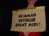 Oh le joli paillasson (regardez bien ce qui est marqu dessus !!)